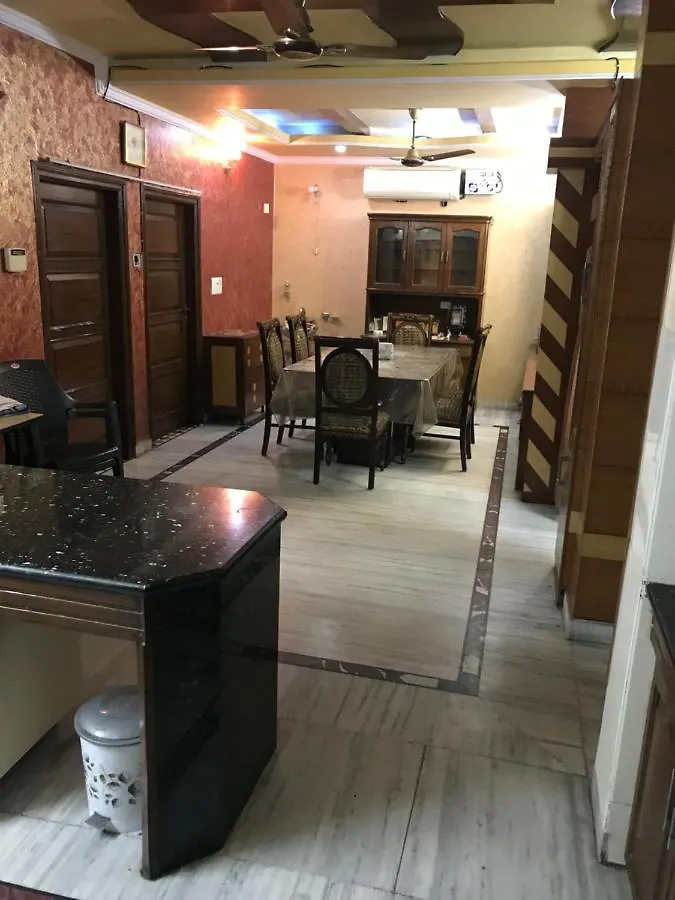 Utk The Komfort Panchkula Guest house
